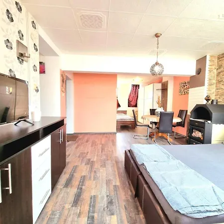 Sea Star Studio-to The Sea Garden Apartment