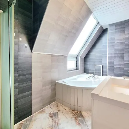 Sea Star Studio-to The Sea Garden Апартаменты Бургас