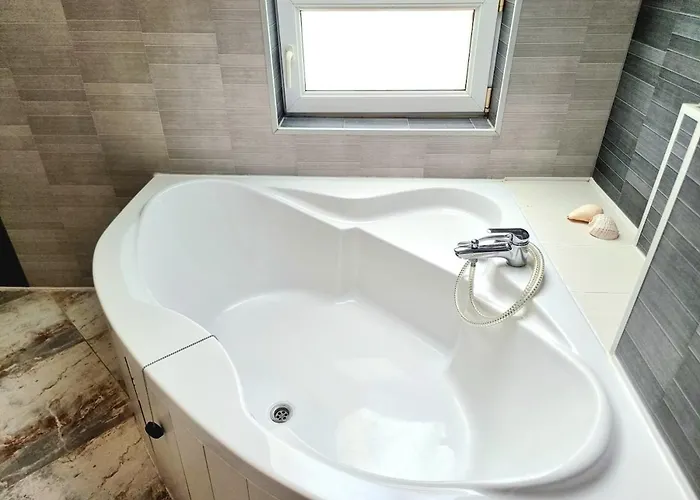 Апартамент Sea Star Studio-to The Sea Garden *