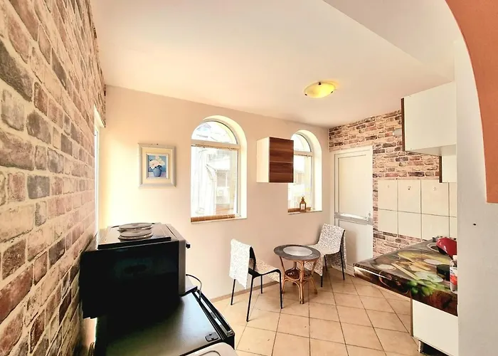 Sea Star Studio-to The Sea Garden Апартамент Бургас